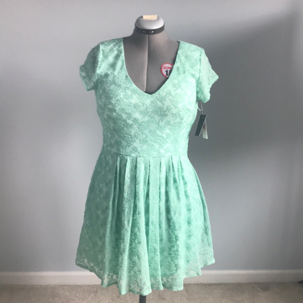 ❗️LAST CHANCE❗️Pleated Keyhole Mini Dress